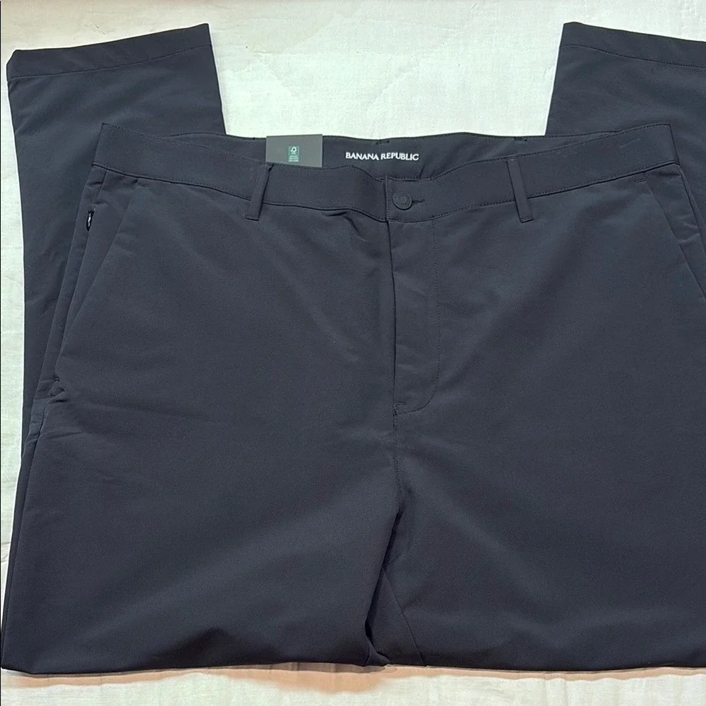 NWT Banana Republic Mens‎ Flat Front Performance Pants Black 40x30